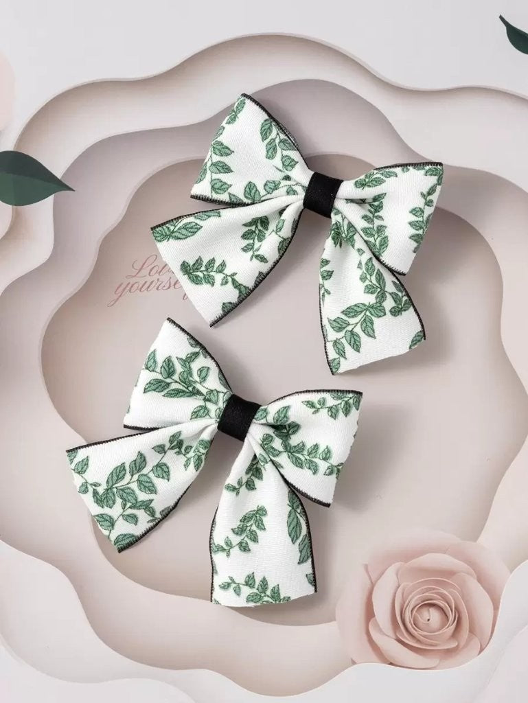 2 Piece Green Floral Pattern Hair Clips Set