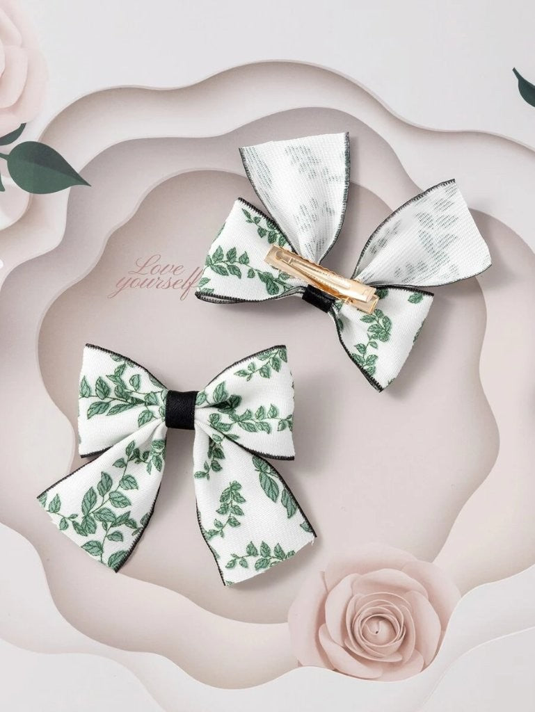2 Piece Green Floral Pattern Hair Clips Set