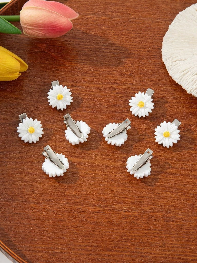 2 Piece Dainty Daisy Hair Clips